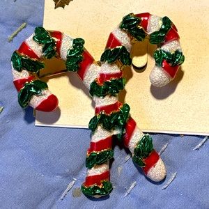 Candy Canes Double Crossed w
Holly Leaf Glittery Metallic Christmas
Brooch Pin